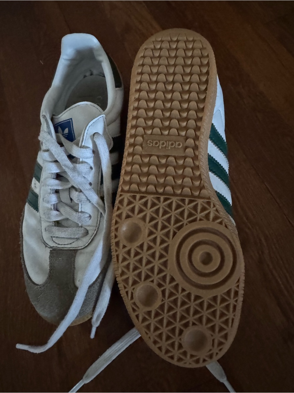 Men’s Adidas White & Green Classic Low-Top Sneakers with Gum Sole - Picture 2 of 4